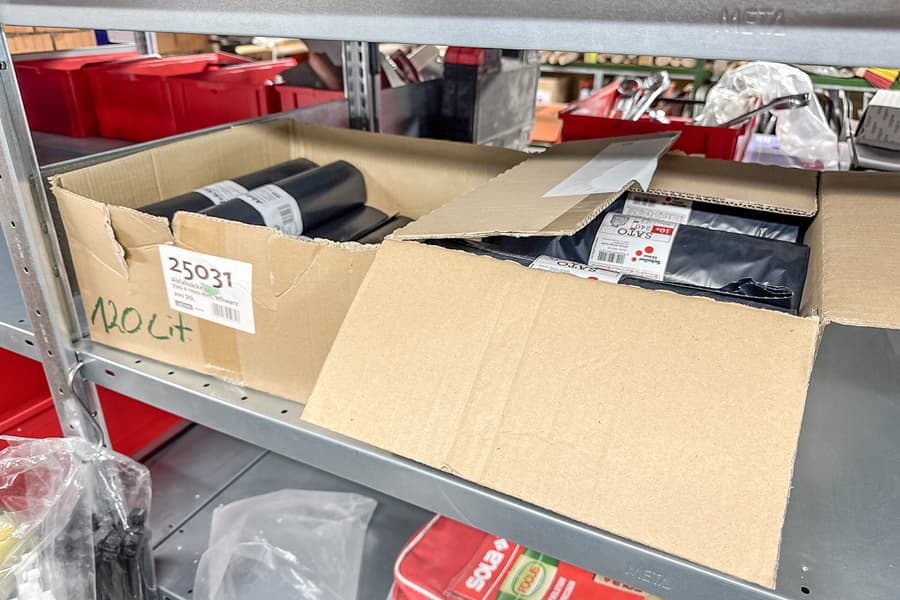2 Kartons mit Müllsäcke